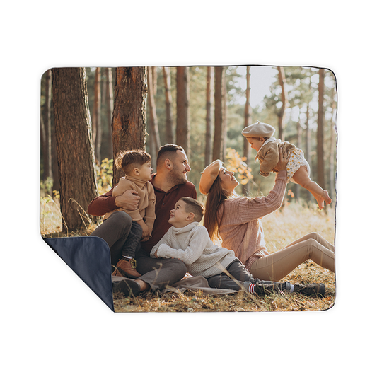 Designly - Couverture de pique-nique personnalisé avec vos propres photos ou designs. Exprimez votre style unique avec cette Couverture de pique-nique, conçue sur mesure avec vos choix d'images et de designs. | Customizable Picnic Blanket featuring personalized your own photos or designs. Express your unique style with this, tailor-made with your choice of images and designs.