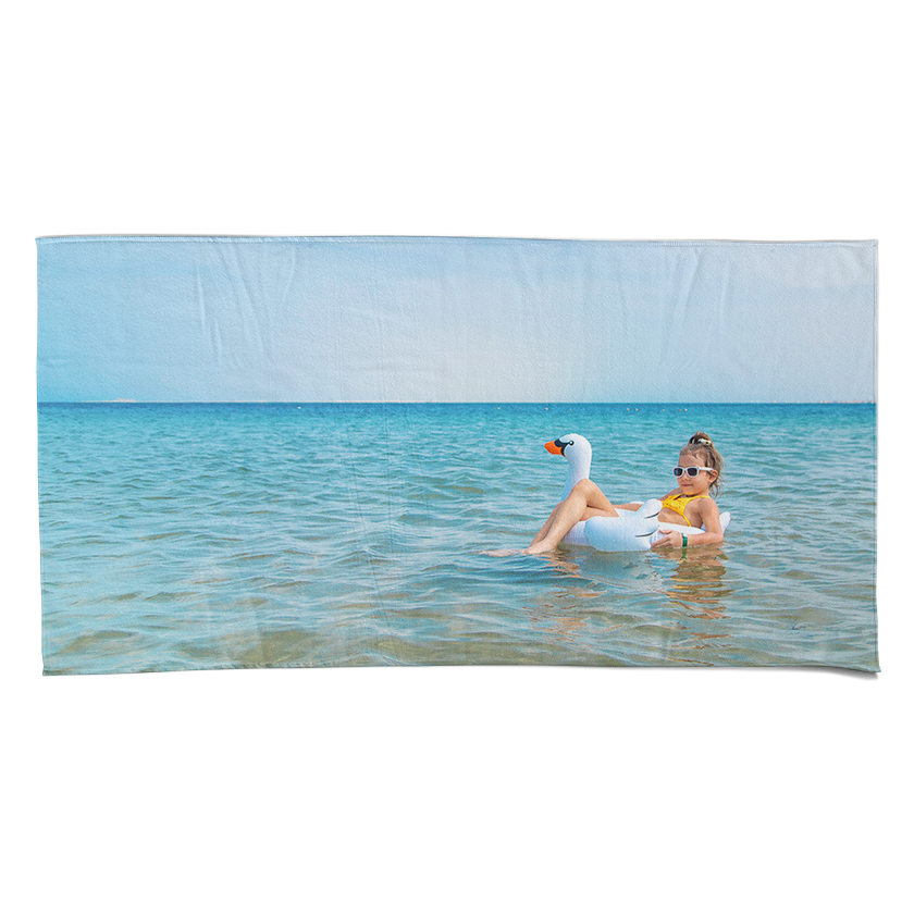 Designly - Serviette blanche personnalisé avec vos propres photos ou designs. Exprimez votre style unique avec cette Serviette blanche, conçue sur mesure avec vos choix d'images et de designs. | Customizable White Towel featuring personalized your own photos or designs. Express your unique style with this, tailor-made with your choice of images and designs.