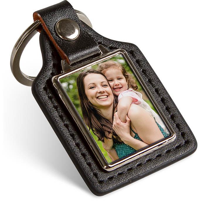 Designly - Porte-clés personnalisable avec vos propres photos ou designs. Exprimez votre style unique avec ce Porte-clés, conçu sur mesure avec vos choix d'images et de designs. Créez un produitAccessoire unique qui reflète votre individualité. | Customizable Key Chain featuring personalized your own photos or designs. Express your unique style with this Key Chain, tailor-made with your choice of images and designs. Create a one-of-a-kind Accessory product that reflects your individuality.